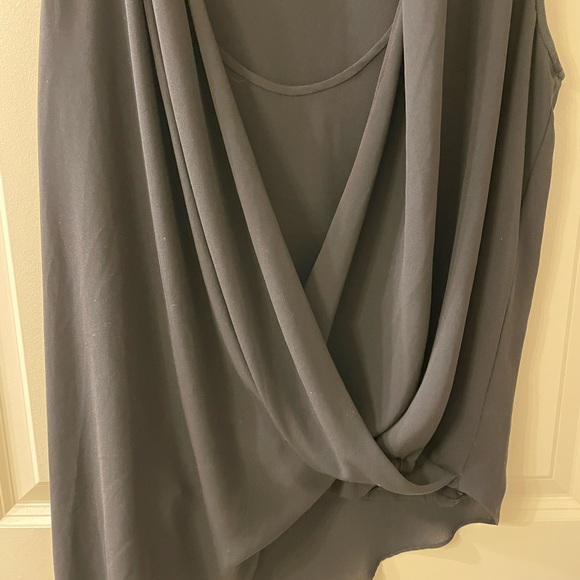 BCBGMaxazria Black Sleeveless Asymmetrical Hem Top sz XS - Picture 5 of 7